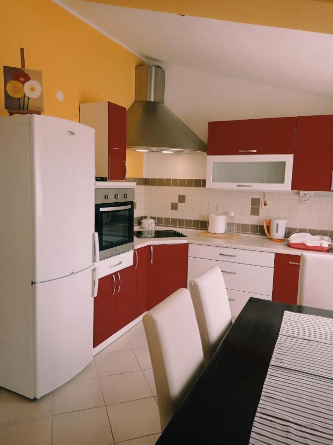 Apartment Silvija Vinisce Exterior photo