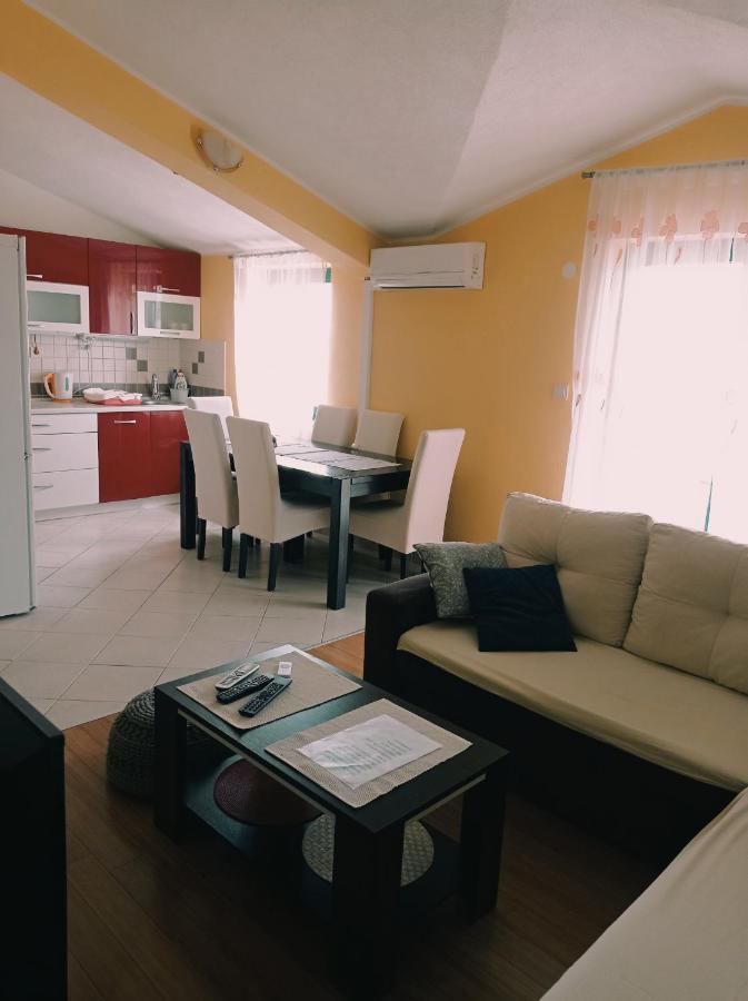 Apartment Silvija Vinisce Exterior photo